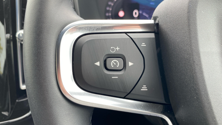 Volvo XC40 2.0 B3P Plus Black Edition 5dr Auto Petrol Estate